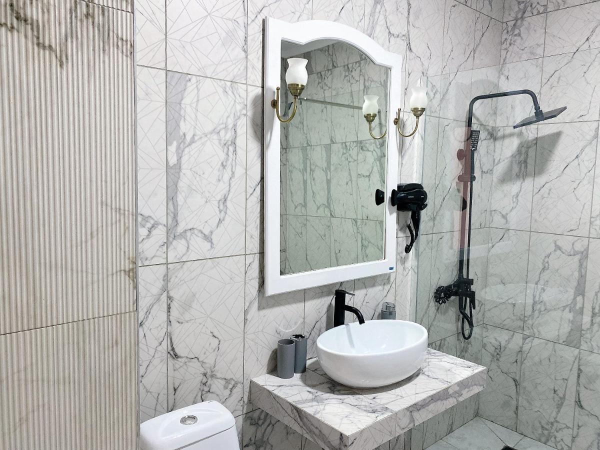 Gloriya Hotel Lidzava Ngoại thất bức ảnh