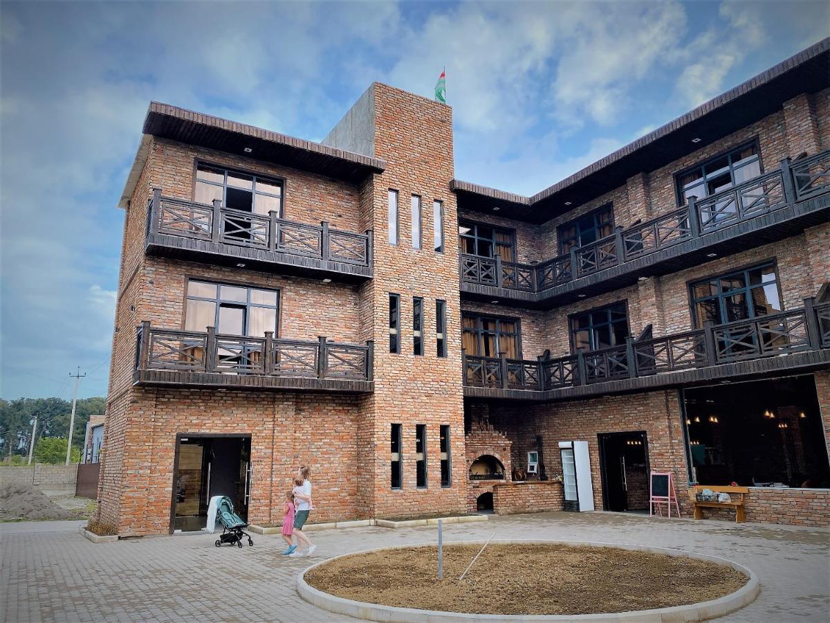 Gloriya Hotel Lidzava Ngoại thất bức ảnh